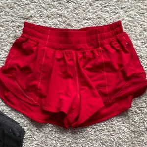 Red Lululemon Hotty Hot 2.5 inseam